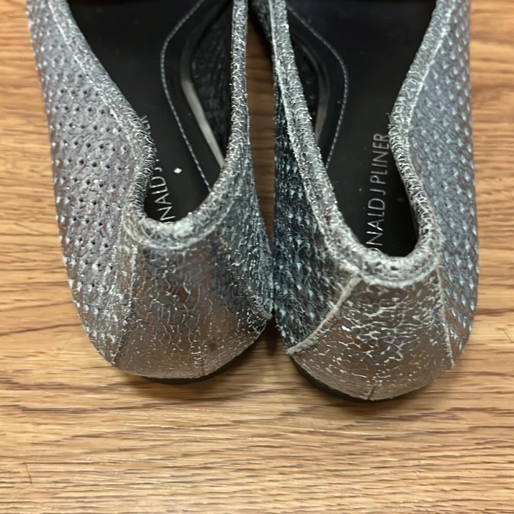 DONALD J PLINER Women's Ava Pointed Toe Metallic Loafers Silver Size 8M - Picture 12 of 12